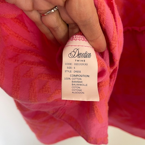 Devotion Twins $298 Ella Pink Geometric Tiered Bell Sleeve Dress Size Small - Picture 6 of 9